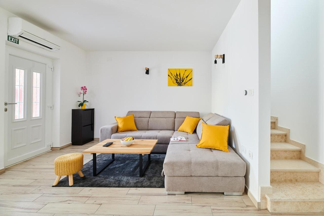 Maris Villa *